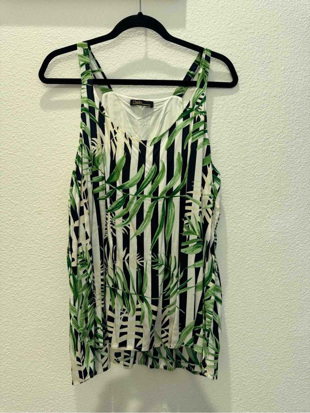 Dalia sleeveless tank top w/ green tropical palm leaf print